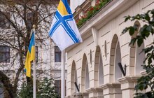 Фото 10: Біля львівської Ратуші на флагштоку вивісили прапор військово-морських сил