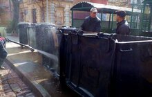 Фото 4: У Львові миють і ремонтують контейнери для відходів