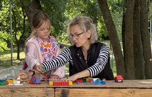 Фото 2: У парках Львова триває «Літня бібліотека»: львів’ян запрошують читати книги та відпочивати просто неба