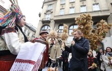 Фото 12: У Львові встановили головного Дідуха міста