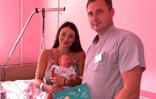 Фото 2: У Львові малюкам, які народилися у День Незалежності, дарували книги про Україну