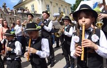 Фото 11: У Львові погасили сувенірну поштову марку із зображенням святого Юрія та урочисто відкрили Святоюрський ярмарок