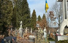 Фото 6: Міські служби спільно з громадою прибрали занедбані могили на кладовищі в с. Лисиничі і почистили територію від самосіву