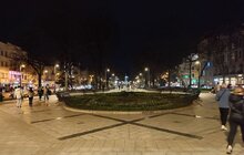 Фото 5: На пр. Свободи відреставрували 12 історичних опор вуличного освітлення