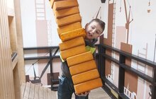 Фото 2: Для дітей із Центру підтримки при ліцеї «Просвіта» місто організувало свято