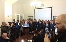Фото 12: Активісти зірвали засідання виконавчого комітету ЛМР