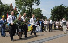 Фото 16: У День Героїв у Львові поклали квіти до пам’ятника Степану Бандері та інших захисників України