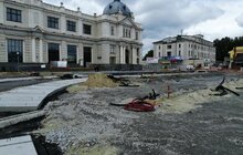 Фото 1: Ремонт пл. Двірцевої: на площі облаштовують третю трамвайну платформу