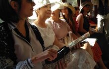 Фото 6: На День Незалежності на реставрованому ретро-трамваї проїхались активісти з клубу львівських «вінтажних панянок» та авто-мото-вело музею «Ретро Гараж»
