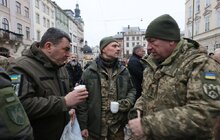 Фото 14: У Львові на площі Ринок освятили воду: упродовж дня охочі можуть прийти і набрати її з резервуара