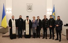 Фото 25: У Львові на площі Ринок освятили воду: упродовж дня охочі можуть прийти і набрати її з резервуара
