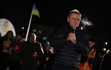 Фото 12: У Львові в пам’ять про українських Героїв у небо запустили символічні світлові промені