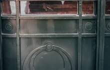 Фото 8: На ній залишилися сліди від бомби: реставратори відновили історичну браму на вул. Чернігівській