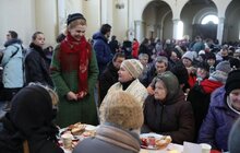 Фото 2: На Різдво у Львові організували святковий обід для найбільш потребуючих