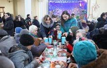 Фото 24: На Різдво у Львові організували святковий обід для найбільш потребуючих