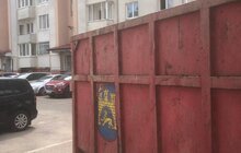 Фото 3: Із району вулиці Каховської вивезено понад 200 м3 сміття, яке утворилося після ракетного обстрілу