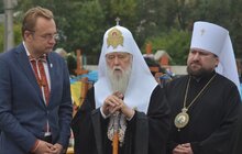 Фото 3: Патріарх Філарет та міський голова Львова вшанували Новітніх Героїв України