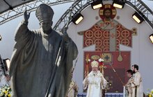 Фото 10: На Сихові тисячі людей об’єднались в молитві на честь 25-річчя візиту Папи Римського Івана Павла ІІ в Україну (фото, відео)
