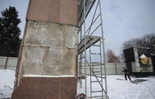 Фото 9: Аварійну стелу Монументу Слави демонтують: підрядник розпочав демонтажні роботи