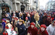 Фото 10: У переддень Різдва у Львові встановили Різдвяного Дідуха