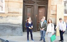 Фото 1: Вхідну браму в будинку на вул. Кониського, 5 відреставрують у співфінансуванні — 70% коштів оплачує Львівська міська рада, 30% - мешканці