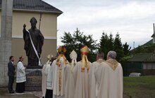 Фото 17: Сьогодні на парафії св. Папи Івана Павла ІІ освятили пам’ятник на його честь