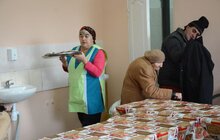 Фото 22: Помилися, поїли, отримали одяг і допомогу: місто знову організувало масштабний захід для безхатьків