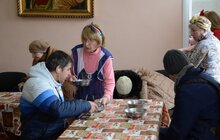 Фото 24: Помилися, поїли, отримали одяг і допомогу: місто знову організувало масштабний захід для безхатьків