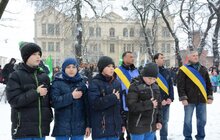 Фото 13: З нагоди відкриття ХХІІІ зимових Олімпійських Ігор у Львові підняли Державний прапор України