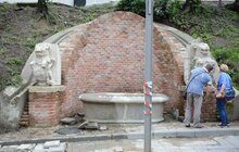 Фото 5: На «Криниці з левами» встановили відреставровані скульптури левів і запустили фонтан