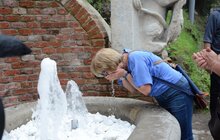 Фото 11: На «Криниці з левами» встановили відреставровані скульптури левів і запустили фонтан