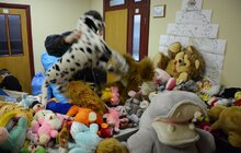 Фото 16: Міський голова відвідав Фабрику Святого Миколая і залишив подарунки дітям
