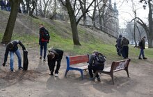 Фото 9: У Львові розпочали прибирання парків та весняну висадку дерев