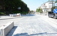 Фото 6: До 1 вересня, на час облаштування трамвайної колії, рух вул. Личаківською відбуватиметься двома смугами: третя смуга буде закритою