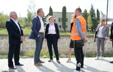 Фото 20: «Ми інвестуємо великі кошти, але ця дорога кардинально змінить ситуацію в мікрорайоні», — Андрій Садовий про капремонт вул. Пластової