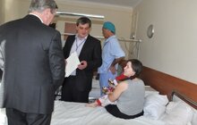 Фото 7: «Ми будемо й надалі збирати кошти і передавати для проведення лікувань», - Карл Гопфнер