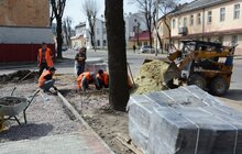 Фото 13: На вул. Хмельницького, 156 облаштовують сквер і встановлять дитячий майданчик