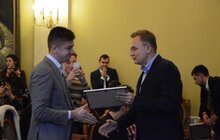 Фото 19: Мер Львова привітав цьогорічних стажувальників міської ради та вручив їм дипломи