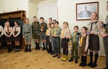 Фото 2: Пластуни передали міському голові Львова Вифлеємський вогонь миру