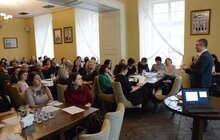 Фото 3: Працівників 8-ми львівських шкіл вчать ефективного управління