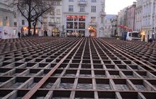 Фото 5: На пл. Ринок почались роботи з монтування ковзанки