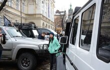 Фото 9: На площі Ринок презентували машини з проекту «OneLifeRally»
