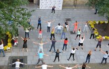 Фото 25: З нагоди Дня фізичної культури і спорту працівники мерії Львова провели спільну розминку