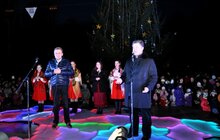 Фото 4: Сьогодні у парку «Левандівський» засяяла новорічна ялинка