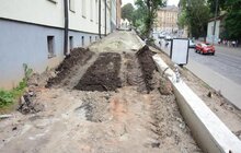 Фото 3: На верхній алеї вулиці Коперника облаштовують нову пішохідно-велосипедну доріжку
