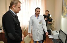 Фото 6: А. Садовий про новий рентгенапарат: «Він дає можливість набагато краще оцінити ситуацію, поставити правильний діагноз і почати лікування»