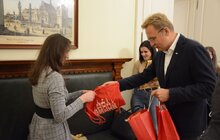 Фото 7: Міський голова Андрій Садовий подякував студенткам-медикам, які врятували життя чоловікові у львівському трамваї