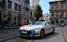 Фото 2: До Львова завітали учасники найбільшого електромобільного ралі світу