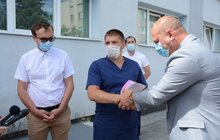 Фото 4: Лікарні швидкої допомоги благодійники передали 5 апаратів ШВЛ