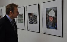 Фото 2: «Газета, насправді, є такою, яким є головний редактор», - А. Садовий на відкритті фотовиставки газети «День»
